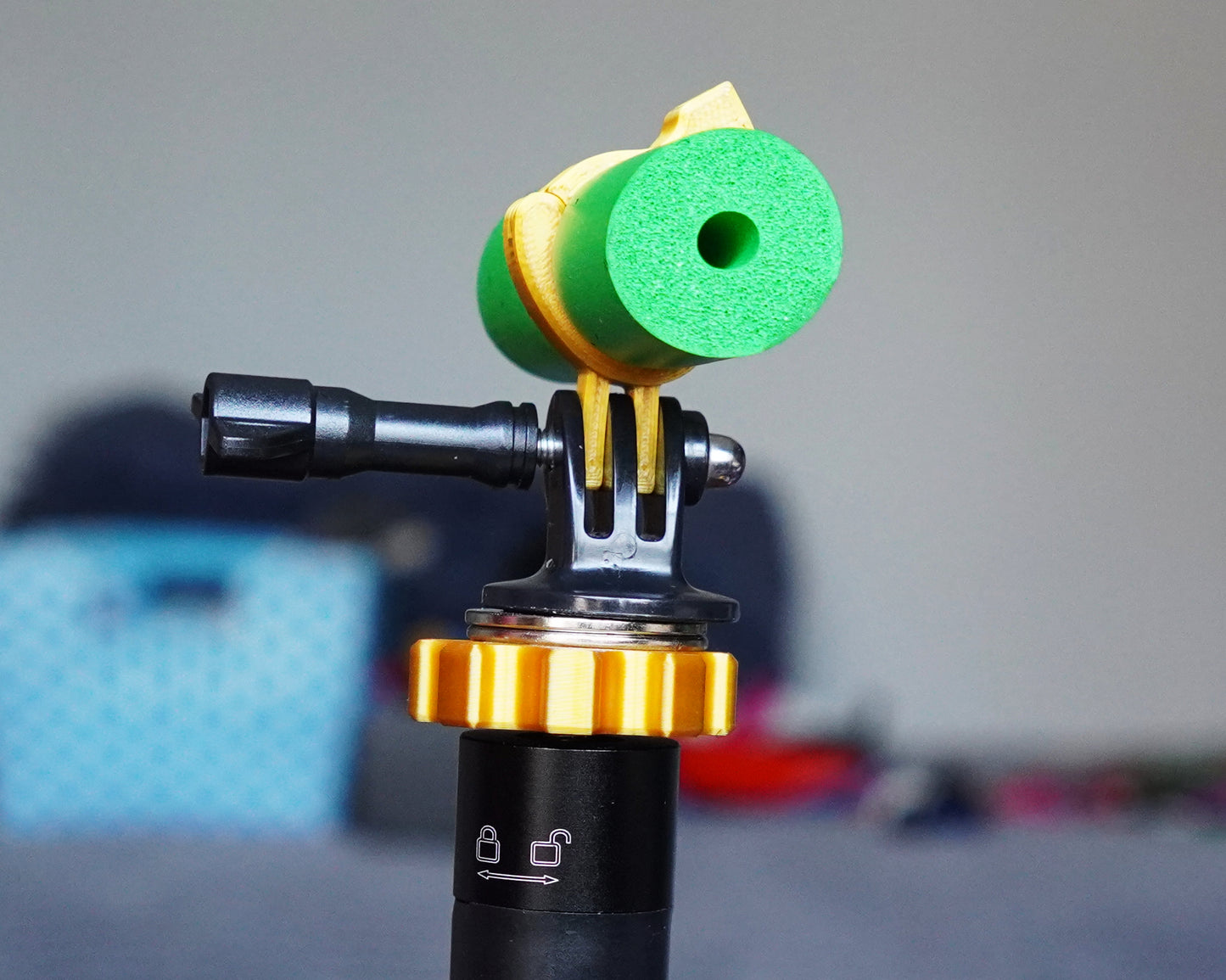 Gold small magnet