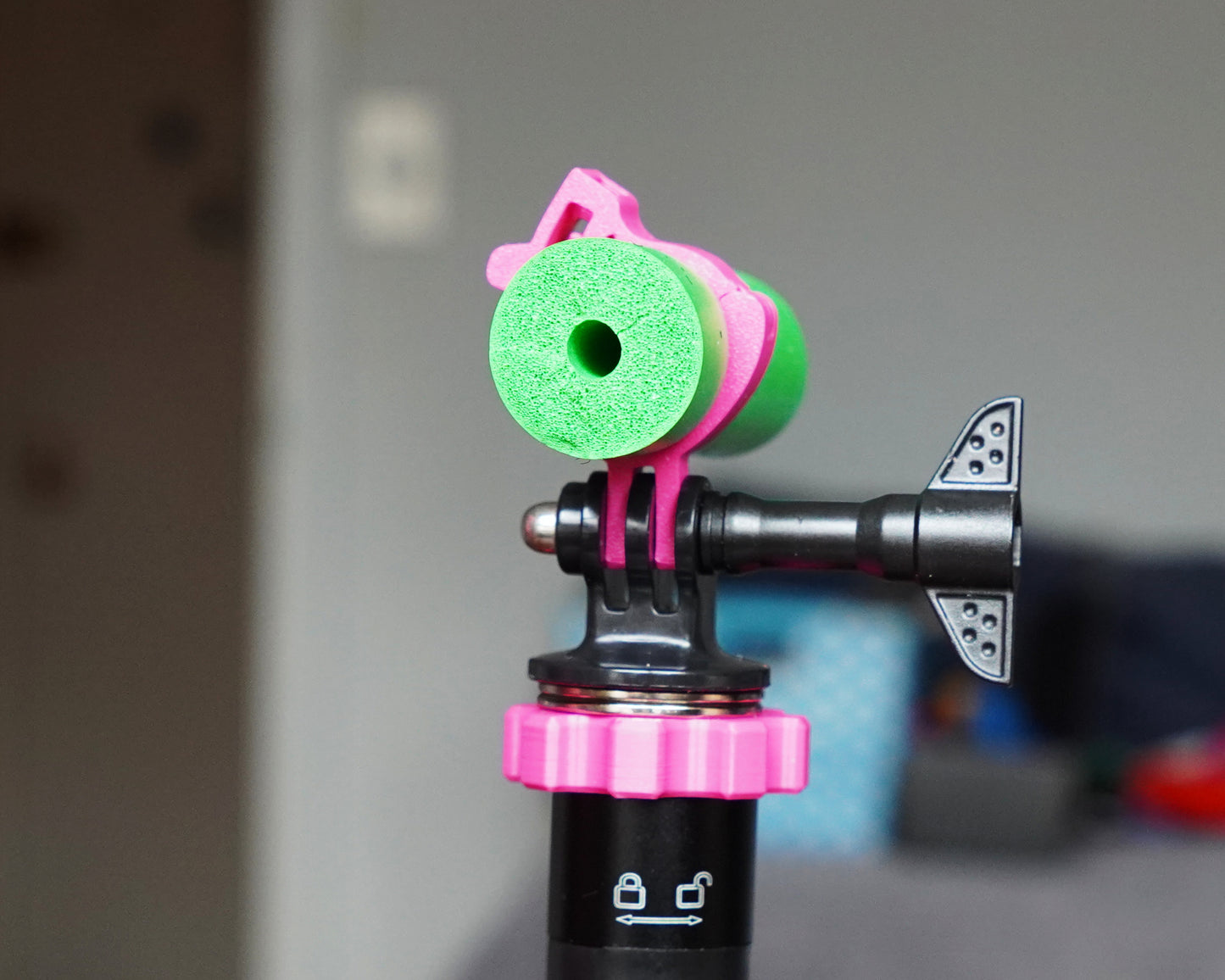 Neon pink small magnet