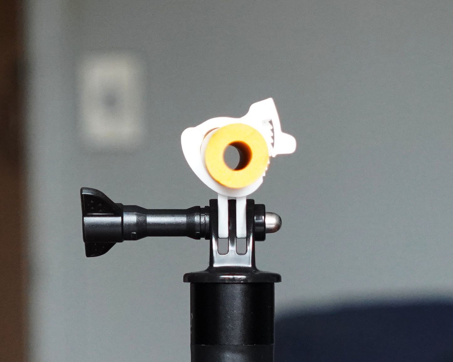 White medium no magnet