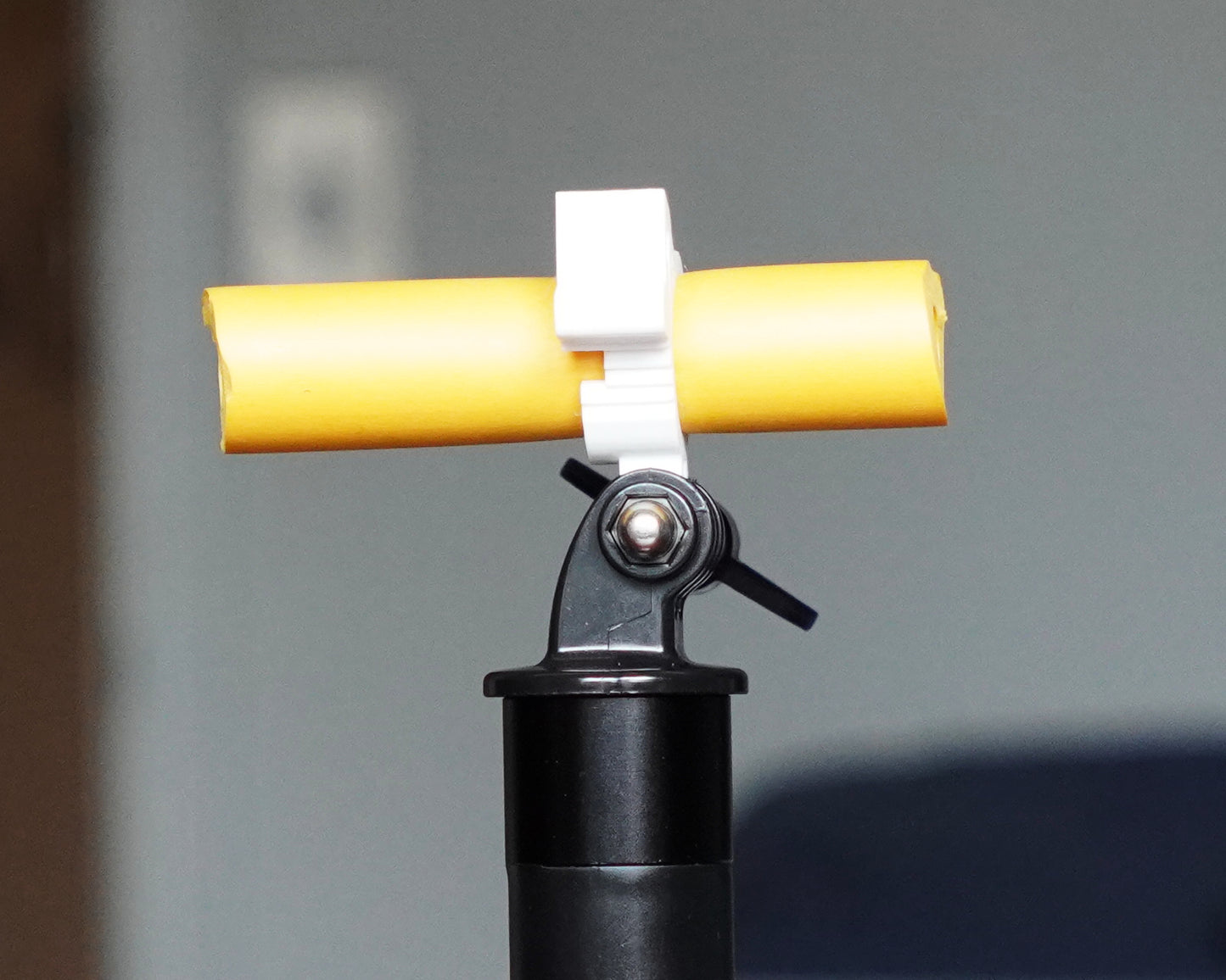 White medium no magnet