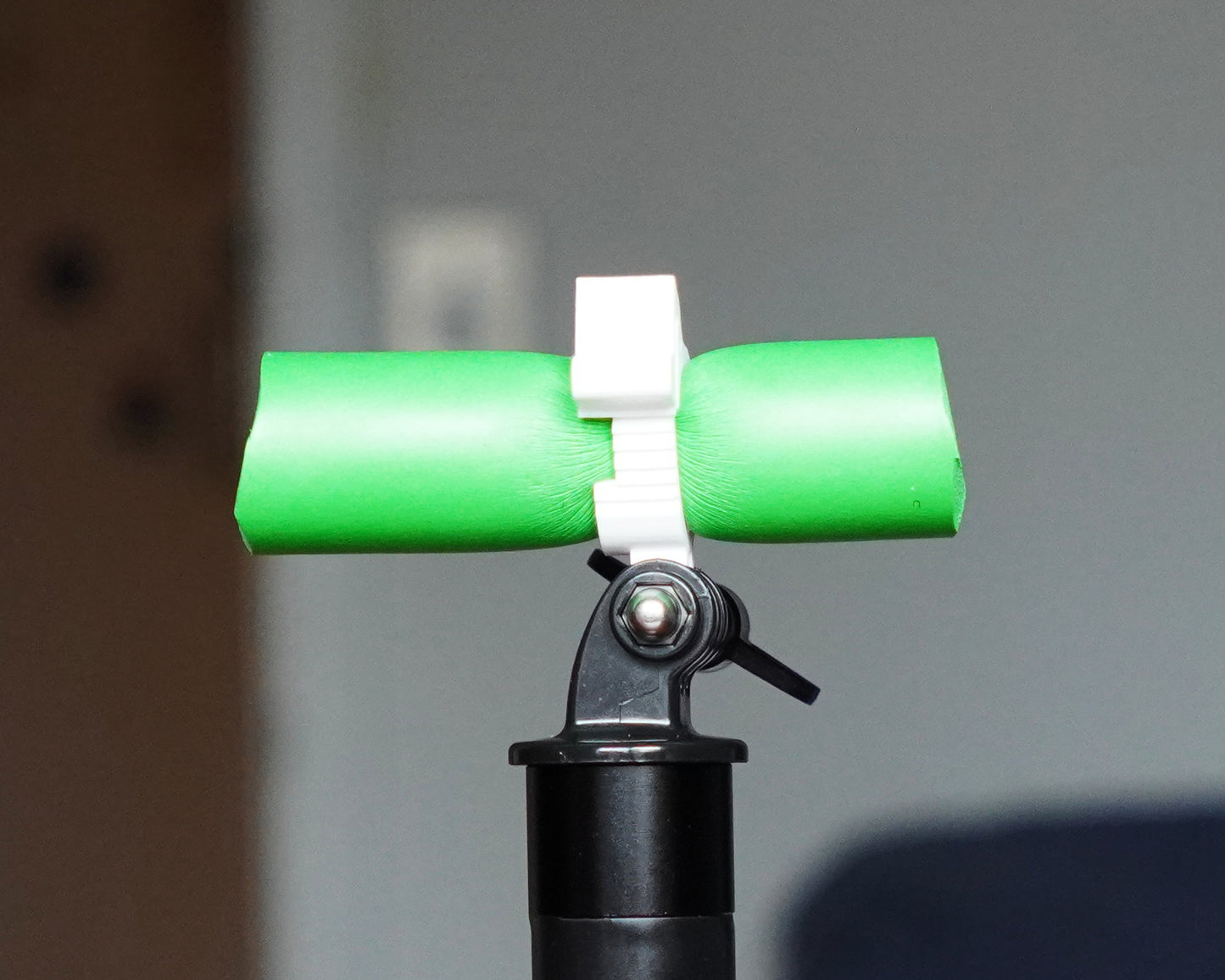 White small no magnet