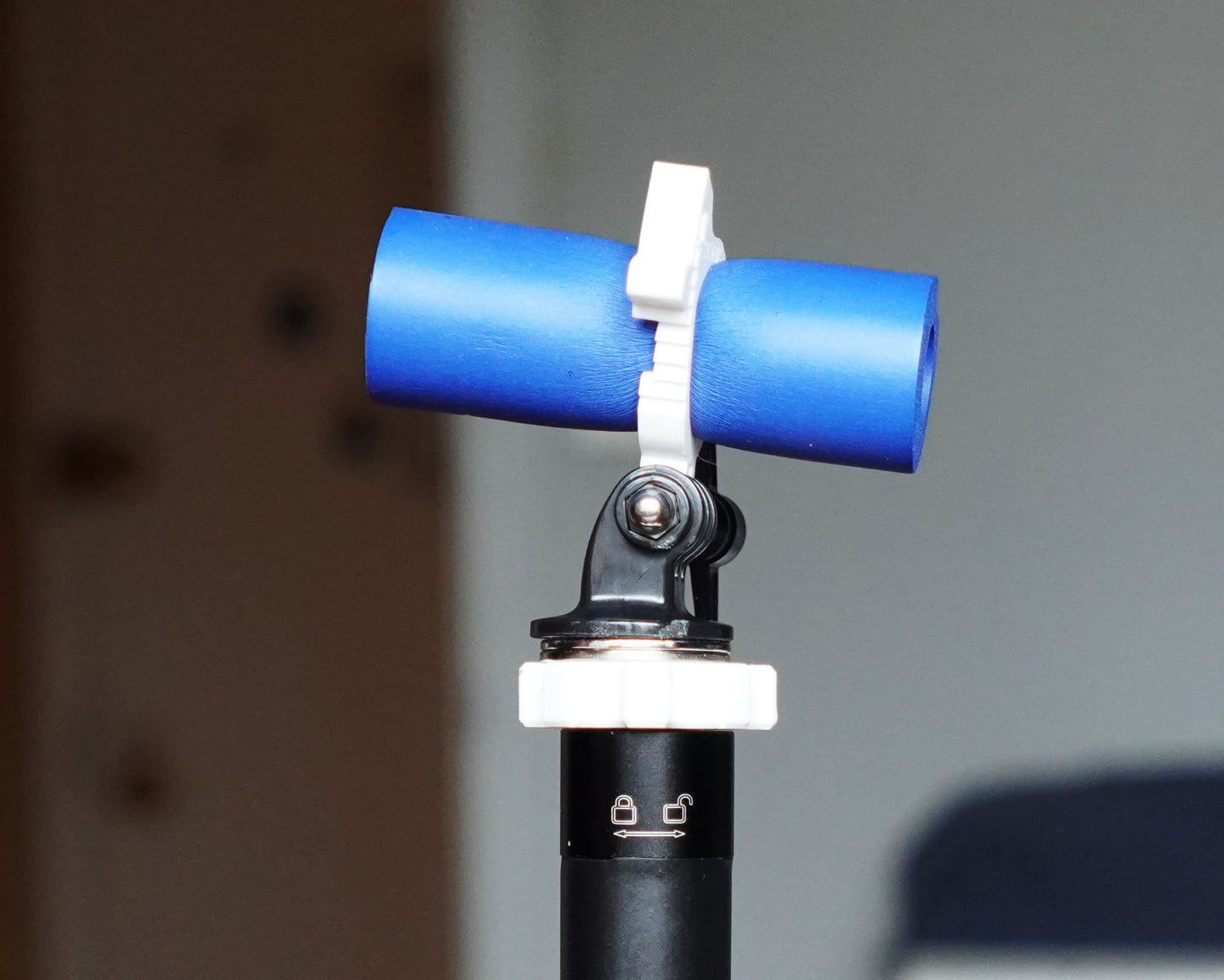 White large magnet